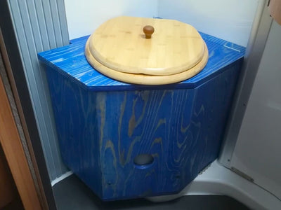 Self-build dry composting toilet in the Pössl